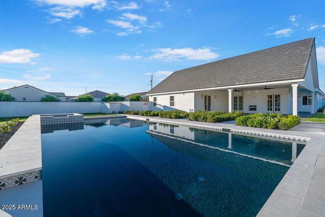 2495 E SUPERSTITION Drive, Gilbert, AZ 85297