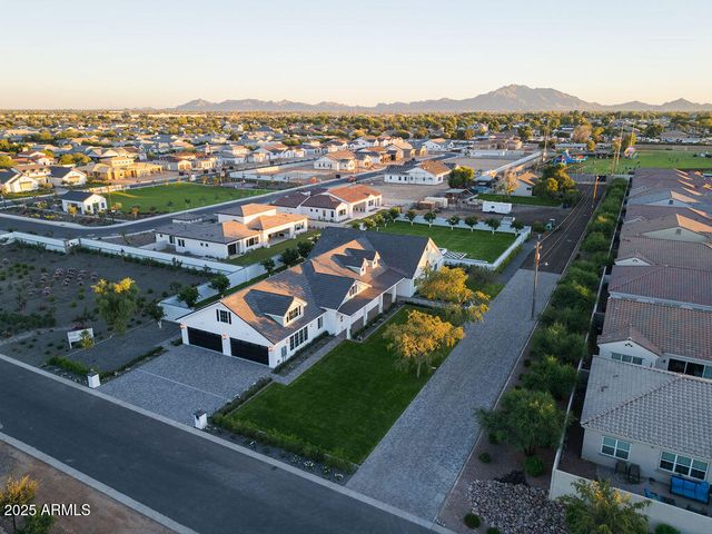 2495 E SUPERSTITION Drive, Gilbert, AZ 85297