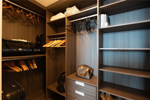 200 Biscayne Boulevard Way 3305, Miami, FL 33131