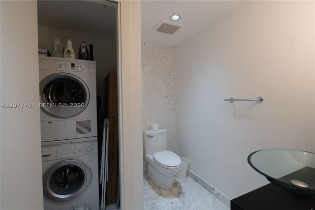 200 Biscayne Boulevard Way 3305, Miami, FL 33131