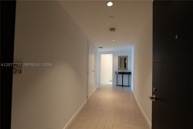 200 Biscayne Boulevard Way 3305, Miami, FL 33131