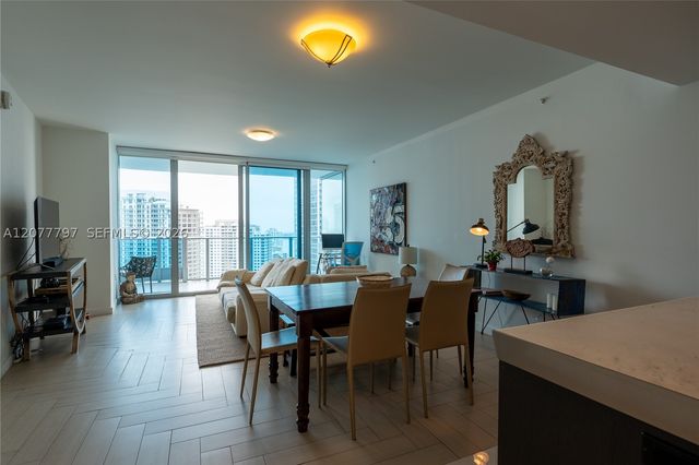 200 Biscayne Boulevard Way 3305, Miami, FL 33131