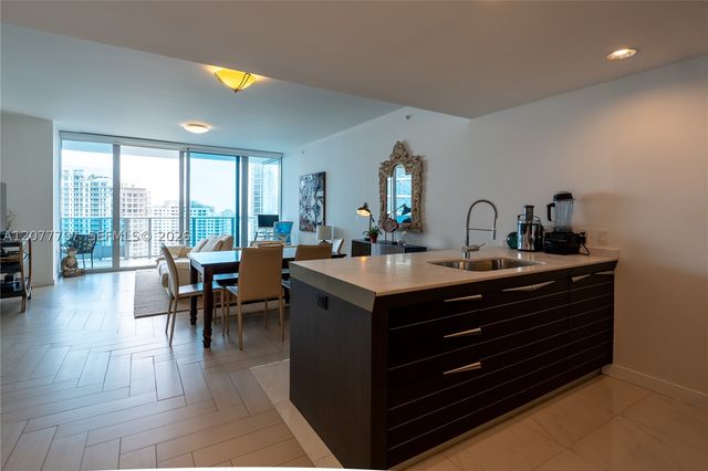 200 Biscayne Boulevard Way 3305, Miami, FL 33131