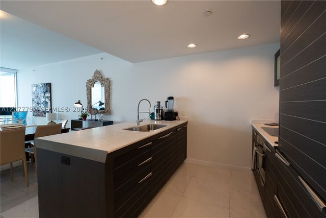 200 Biscayne Boulevard Way 3305, Miami, FL 33131