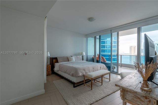 200 Biscayne Boulevard Way 3305, Miami, FL 33131