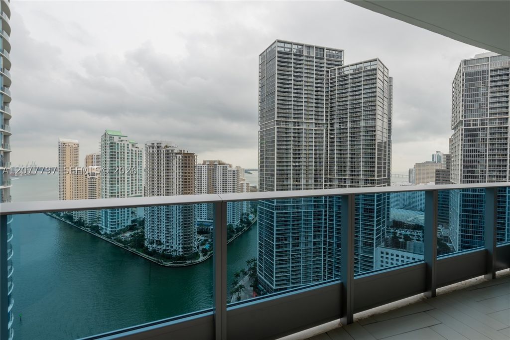 200 Biscayne Boulevard Way 3305, Miami, FL 33131