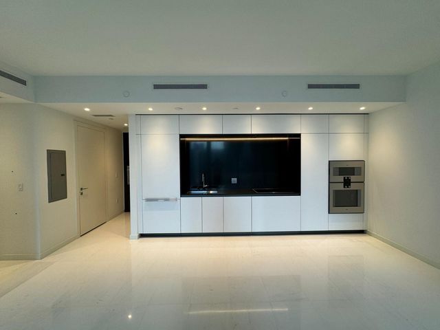 300 Biscayne Blvd Way 2508, Miami, FL 33131