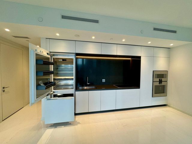 300 Biscayne Blvd Way 2508, Miami, FL 33131