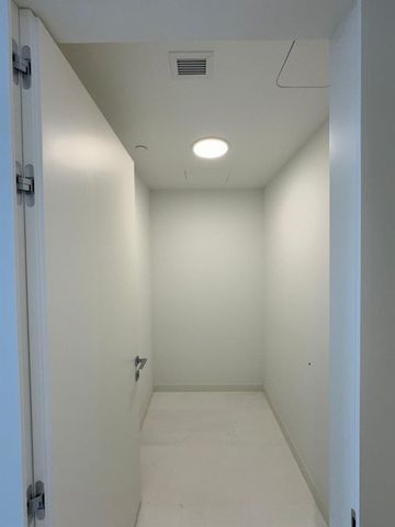 300 Biscayne Blvd Way 2508, Miami, FL 33131