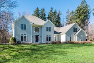 29 Cromwell Road, North Haven, CT 06473