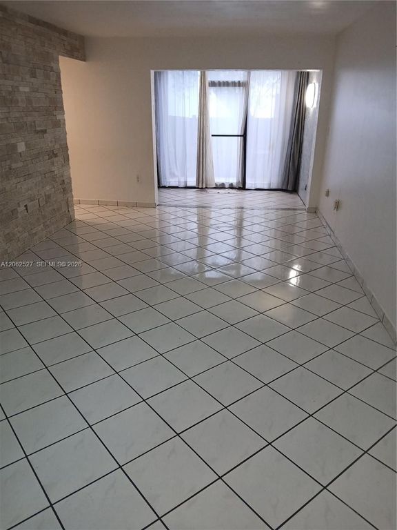 9403 Fontainebleau Boulevard 110, Miami, FL 33172