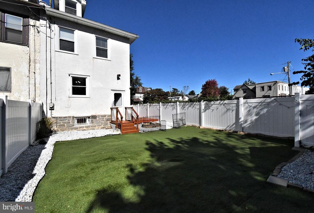 88 E ESSEX AVE, Lansdowne, PA 19050