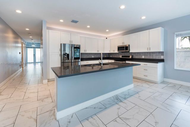 4920 NE 1st Ter, Oakland Park, FL 33334