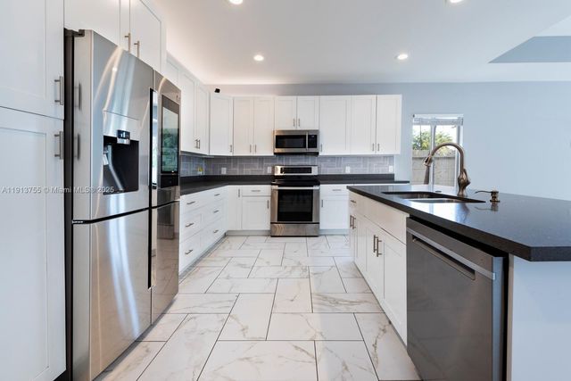 4920 NE 1st Ter, Oakland Park, FL 33334