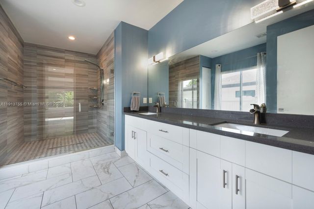 4920 NE 1st Ter, Oakland Park, FL 33334