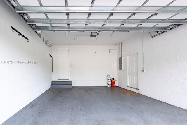 4920 NE 1st Ter, Oakland Park, FL 33334