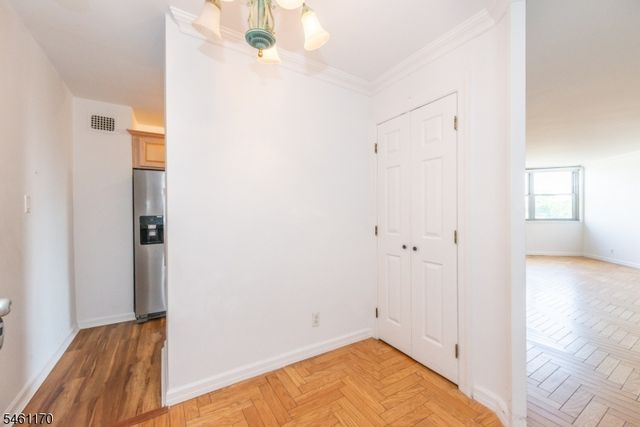 530 Valley Rd 7Z, Montclair Twp., NJ 07043
