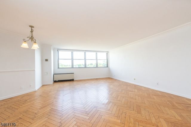 530 Valley Rd 7Z, Montclair Twp., NJ 07043