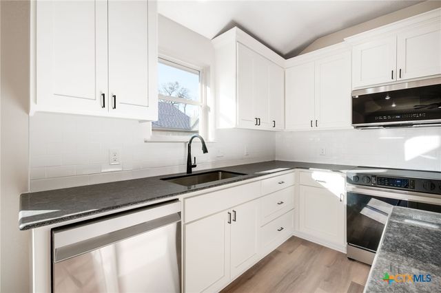 1208 Mills Street, Gatesville, TX 76528