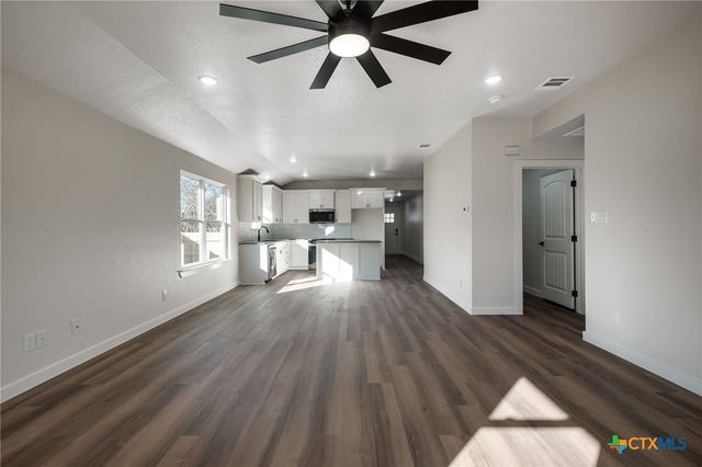 1208 Mills Street, Gatesville, TX 76528