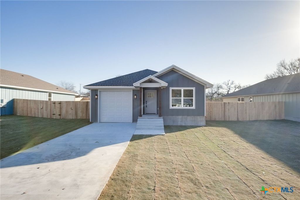 1208 Mills Street, Gatesville, TX 76528