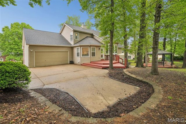 2 Forest Park Circle, Lake St Louis, MO 63367