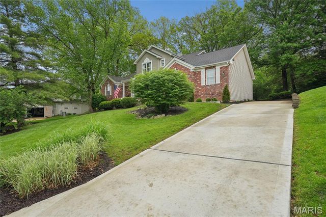 2 Forest Park Circle, Lake St Louis, MO 63367