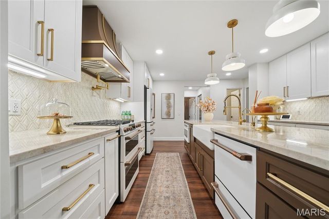 2 Forest Park Circle, Lake St Louis, MO 63367