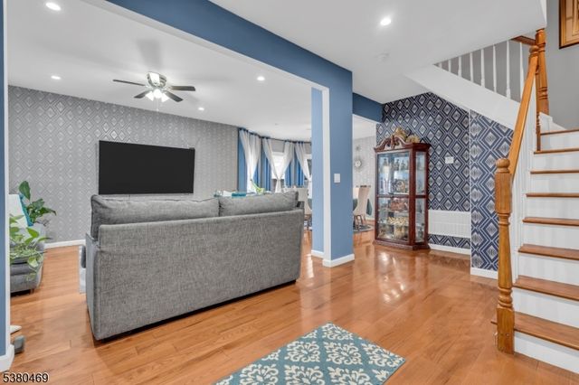 221 E 2Nd Ave, Roselle Boro, NJ 07203