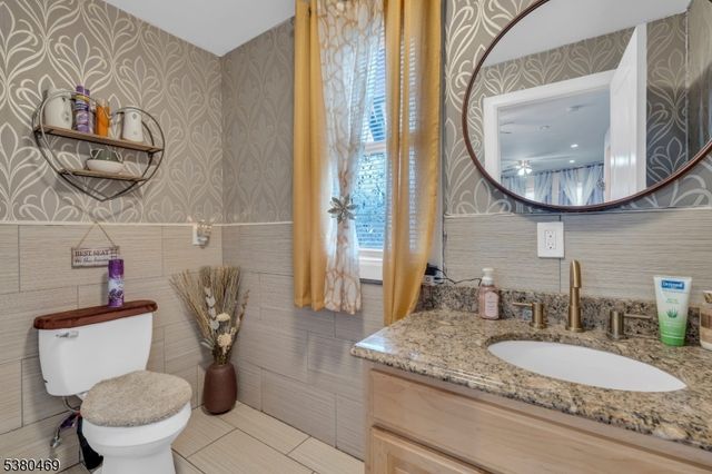 221 E 2Nd Ave, Roselle Boro, NJ 07203