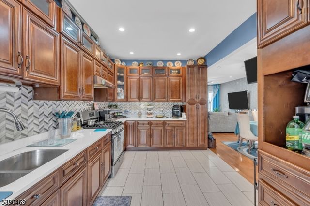 221 E 2Nd Ave, Roselle Boro, NJ 07203