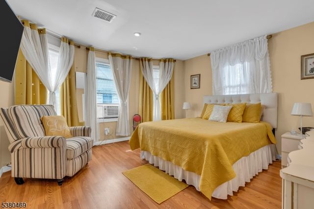 221 E 2Nd Ave, Roselle Boro, NJ 07203
