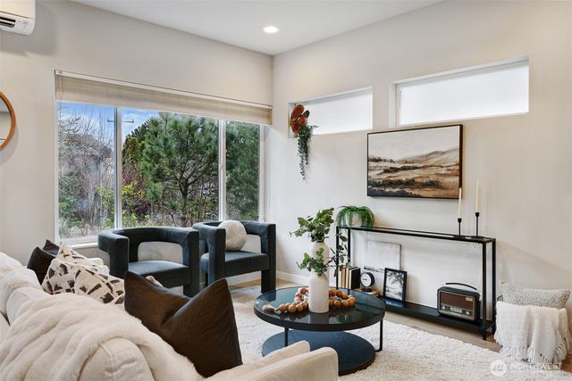 3660 Courtland Place S, Seattle, WA 98144