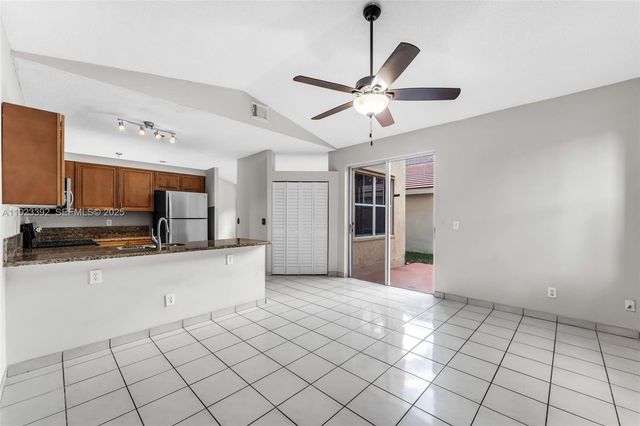 2110 NW 190th Ave, Pembroke Pines, FL 33029