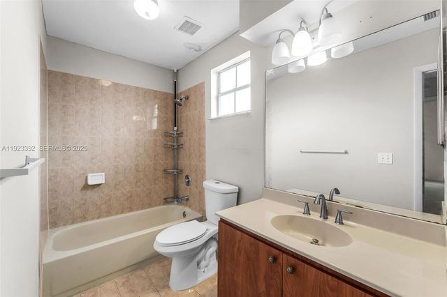 2110 NW 190th Ave, Pembroke Pines, FL 33029