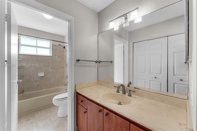 2110 NW 190th Ave, Pembroke Pines, FL 33029