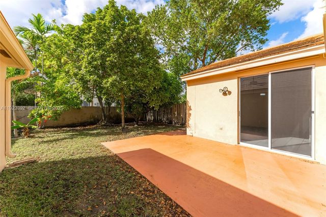 2110 NW 190th Ave, Pembroke Pines, FL 33029