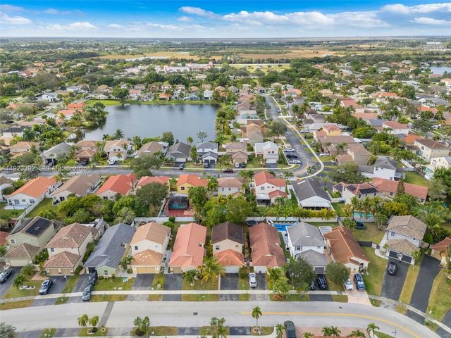 2110 NW 190th Ave, Pembroke Pines, FL 33029