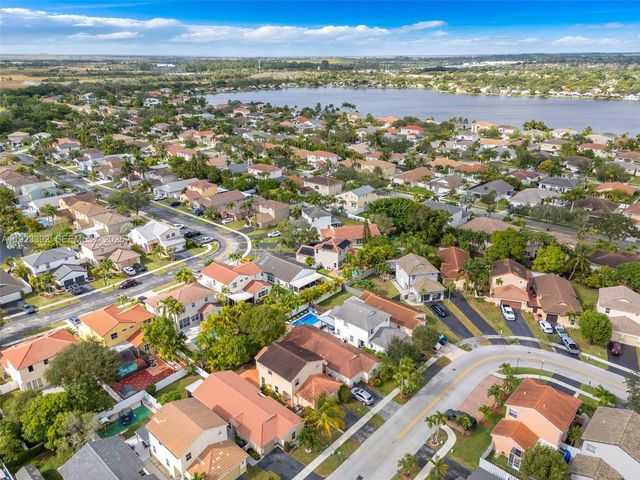 2110 NW 190th Ave, Pembroke Pines, FL 33029