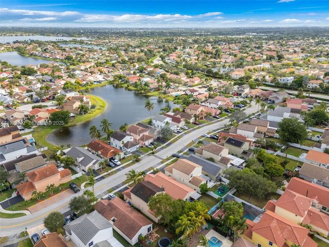 2110 NW 190th Ave, Pembroke Pines, FL 33029