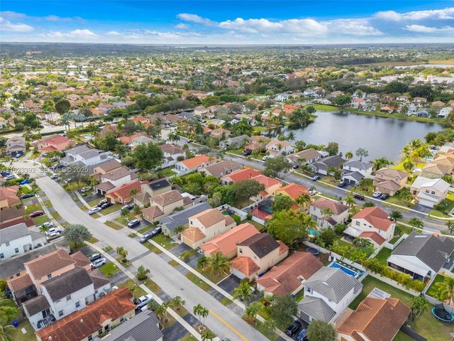 2110 NW 190th Ave, Pembroke Pines, FL 33029
