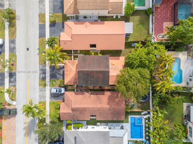 2110 NW 190th Ave, Pembroke Pines, FL 33029