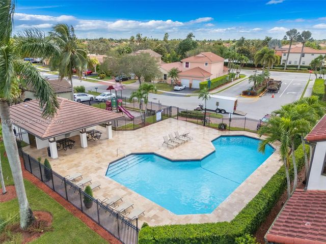 2110 NW 190th Ave, Pembroke Pines, FL 33029