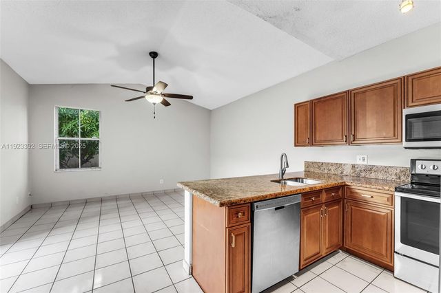 2110 NW 190th Ave, Pembroke Pines, FL 33029
