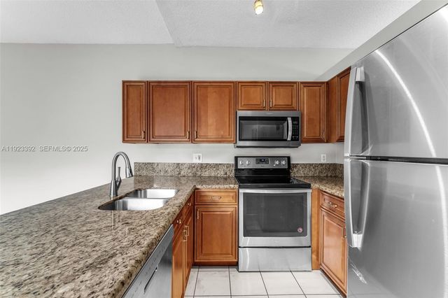 2110 NW 190th Ave, Pembroke Pines, FL 33029