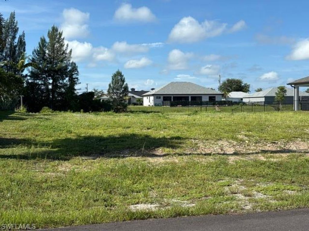 212 NE 9th ST, Cape Coral, FL 33909