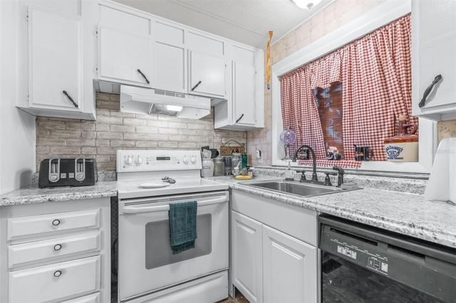 8 WOODLAND CIRCLE, Haines City, FL 33844