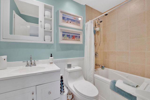 211 Valencia, Delray Beach, FL 33446