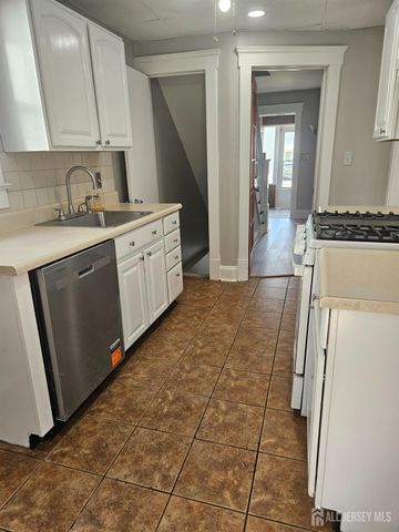 327 Berry Street, Woodbridge Proper, NJ 07095