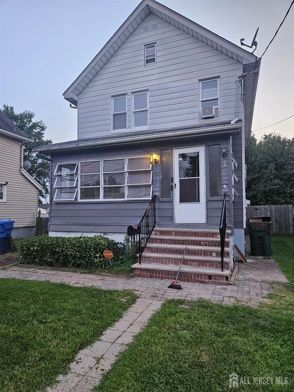 327 Berry Street, Woodbridge Proper, NJ 07095